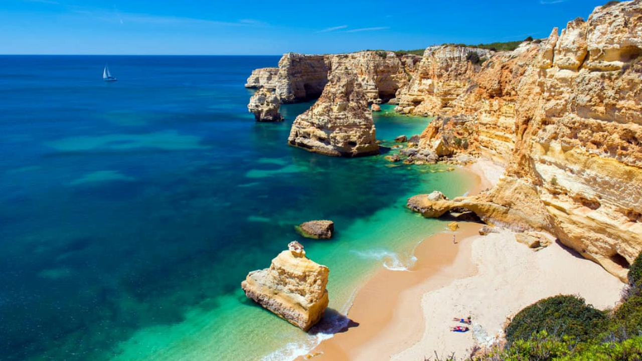 As Melhores Praias de Portugal: O Que Não Perder no Verão